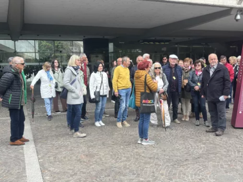Warten auf Bus